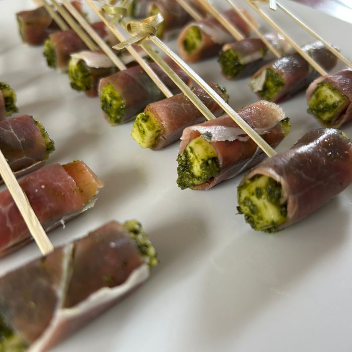 12 Rollitos de jamón serrano con mozzarella