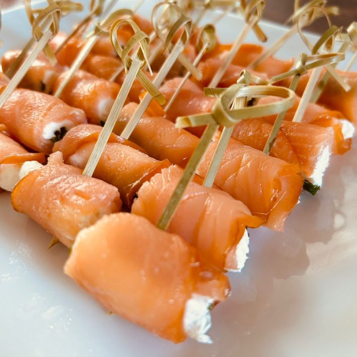 Rollitos de salmon ahumado
