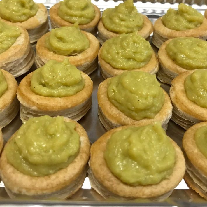 Tacitas de hoja pastelera de choclo catering eventoss